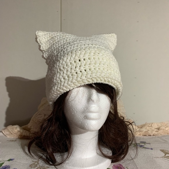 Handmade White Cat Beanie Hat - Picture 3 of 5